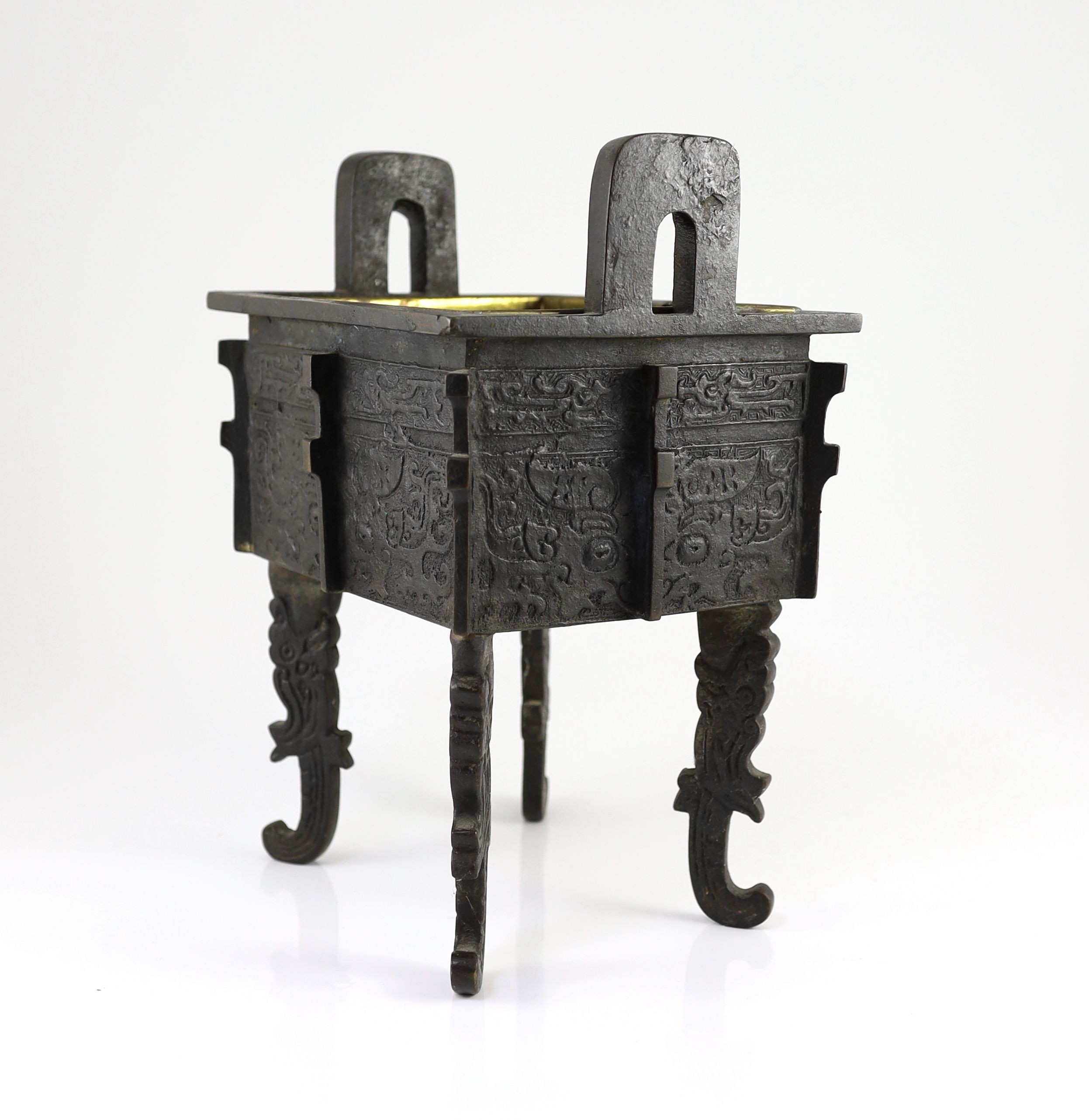 A Chinese archaistic bronze rectangular censer, fangding, 17th/18th centurydecorated in low relief - Image 3 of 6