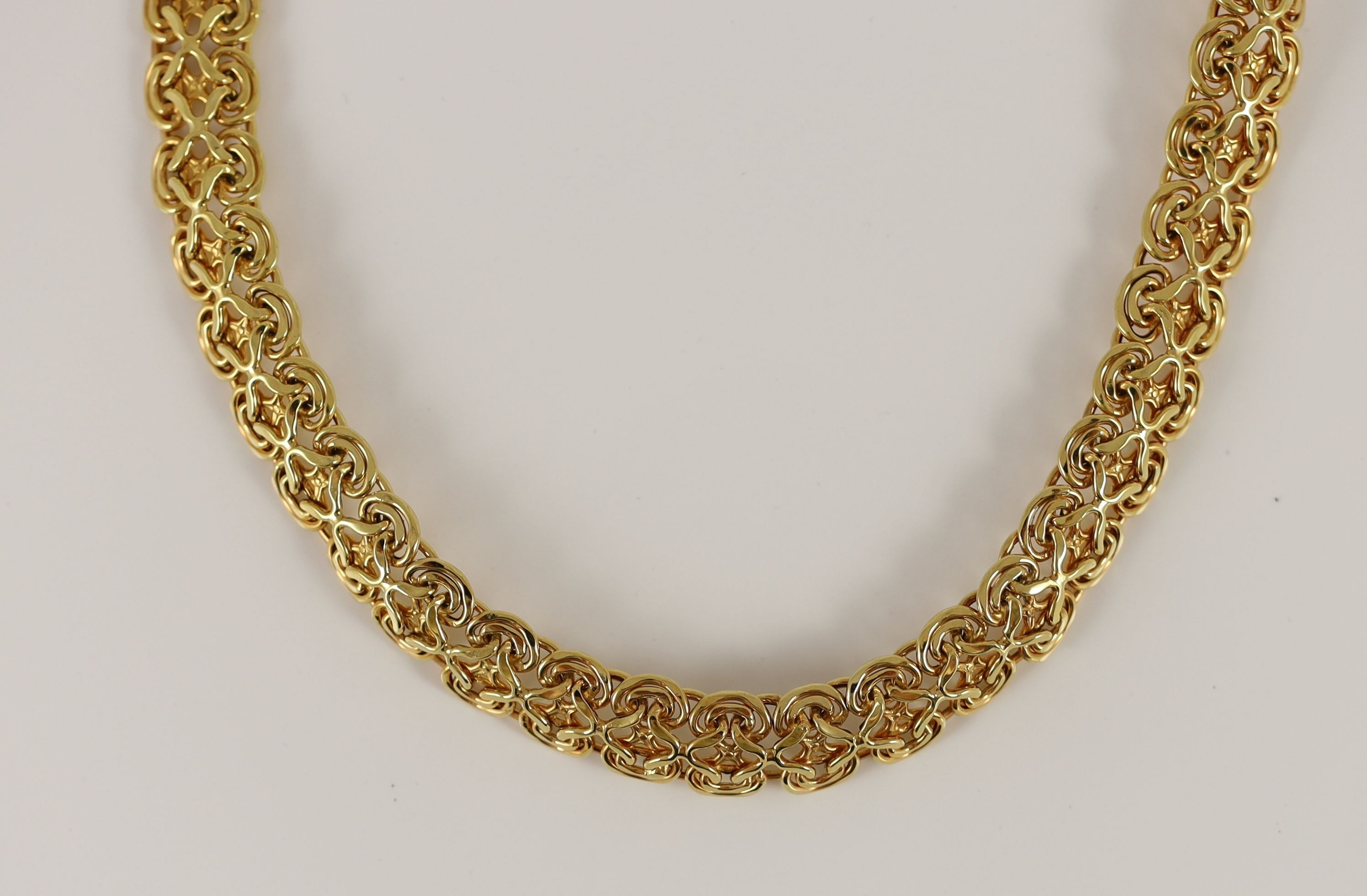 A modern 14k gold pierced scroll link necklace,40cm, 35.9 grams.Overall good condition.PLEASE NOTE:- - Image 3 of 4