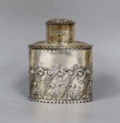 An Edwardian repousse silver oval tea caddy, Sibray, Hall & Co Ltd, London, 1901, height 10.1cm, 129