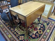 A Regency mahogany Pembroke table, width 84cm, depth 54cm, height 74cm