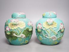A pair of Chinese enamelled porcelain jars and covers, early 20th century, 17.5cm