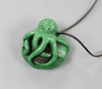 A Chinese carved green hardstone pendant, shaped as an octopus, 5cm