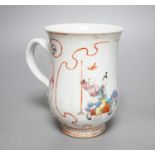An 18th century Chinese export famille rose mug , 14cm