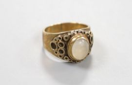 A modern 9ct gold and cabochon moonstone set dress ring, size M/N, gross 7.5 grams.