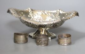 An Edwardian repousse silver pedestal bowl, Sheffield, 1901, 28.5cm and three silver napkin rings,