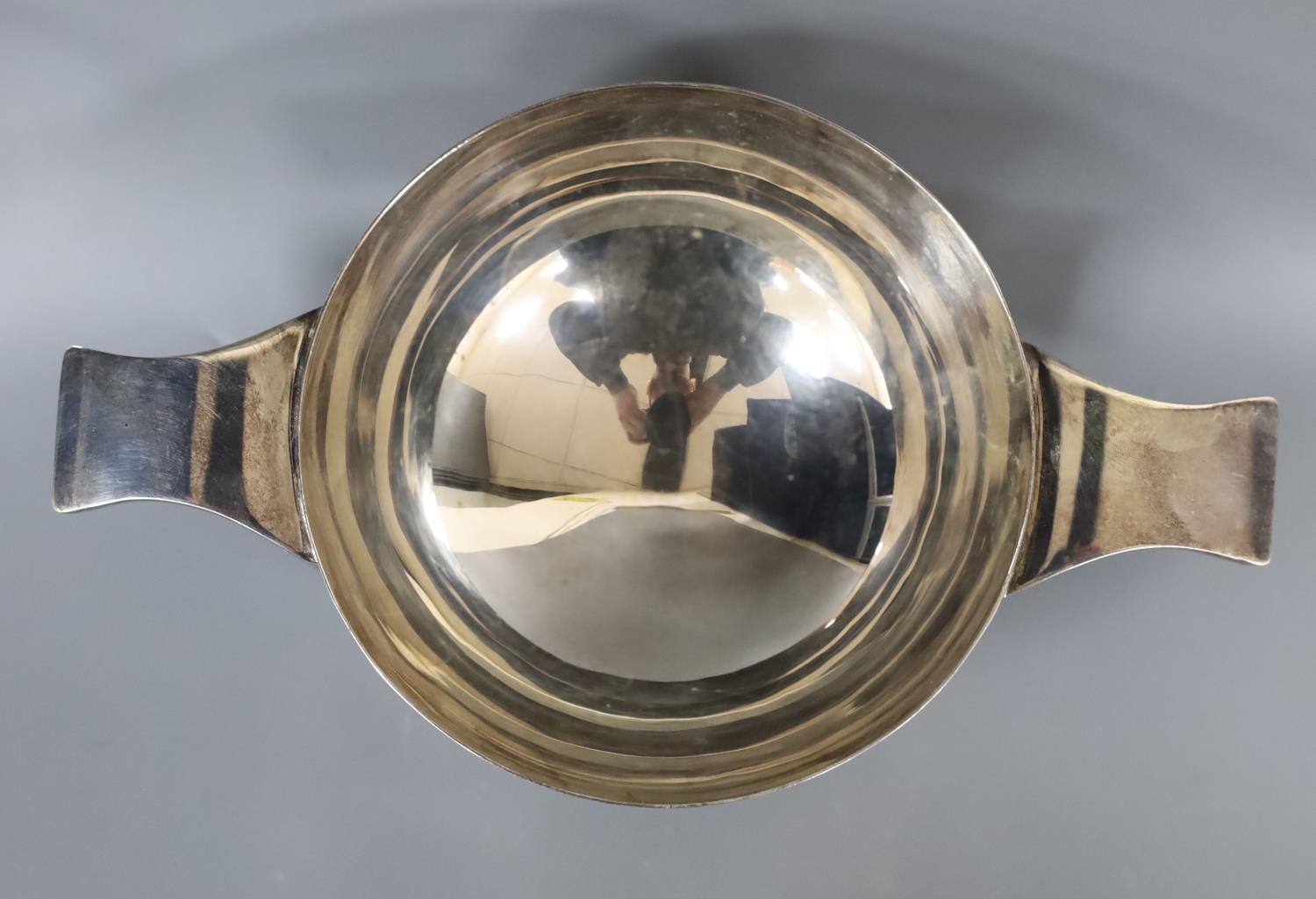 A cased modern silver quaich, by J.B. Chatterley & Sons Ltd, Birmingham, 1992, 20.6cm over - Image 3 of 5