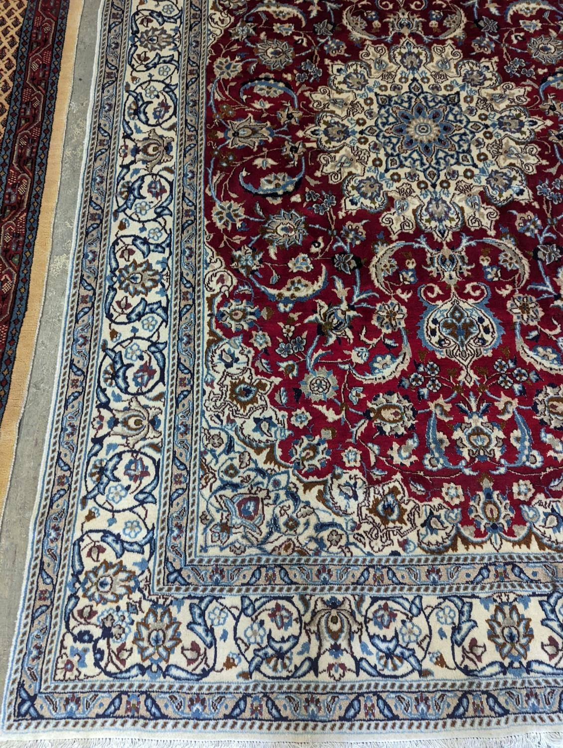 A fine Nain carpet, 300 x 195cm - Image 2 of 5