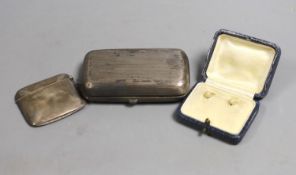 A late 19th century Russian 84 zolotnik cheroot case, 1892, 9cm, a silver vesta case and pair of 9ct