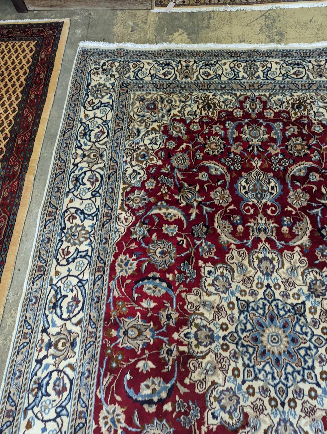 A fine Nain carpet, 300 x 195cm - Image 3 of 5