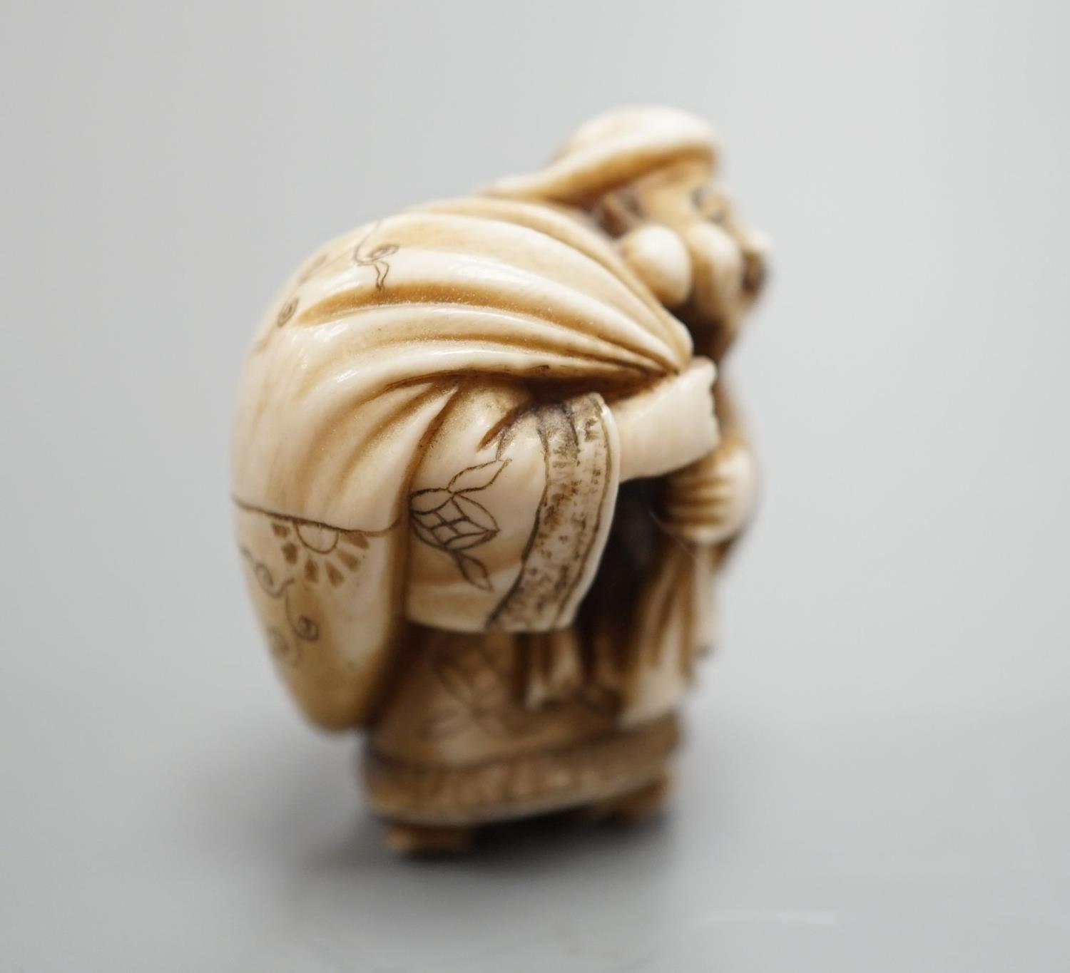 A Japanese ivory netsuke of Daikoku or Ebisu, Meiji period,4 cms high. - Image 4 of 7