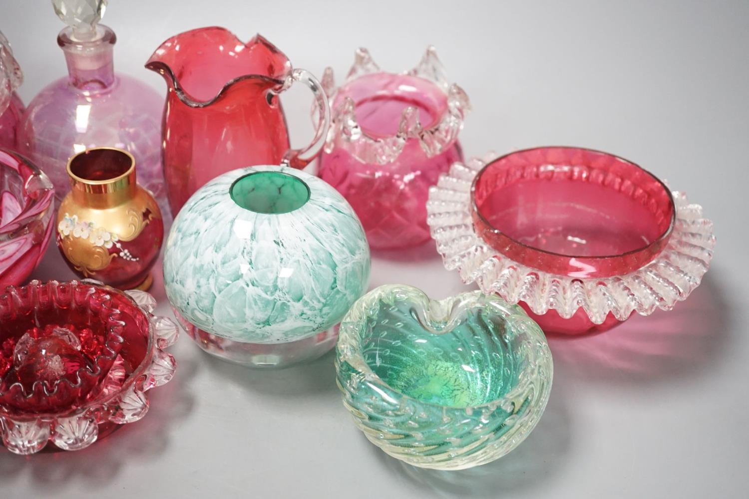 A group of small Cranberry and green glass vases, bowls etc. (12) - Image 4 of 6