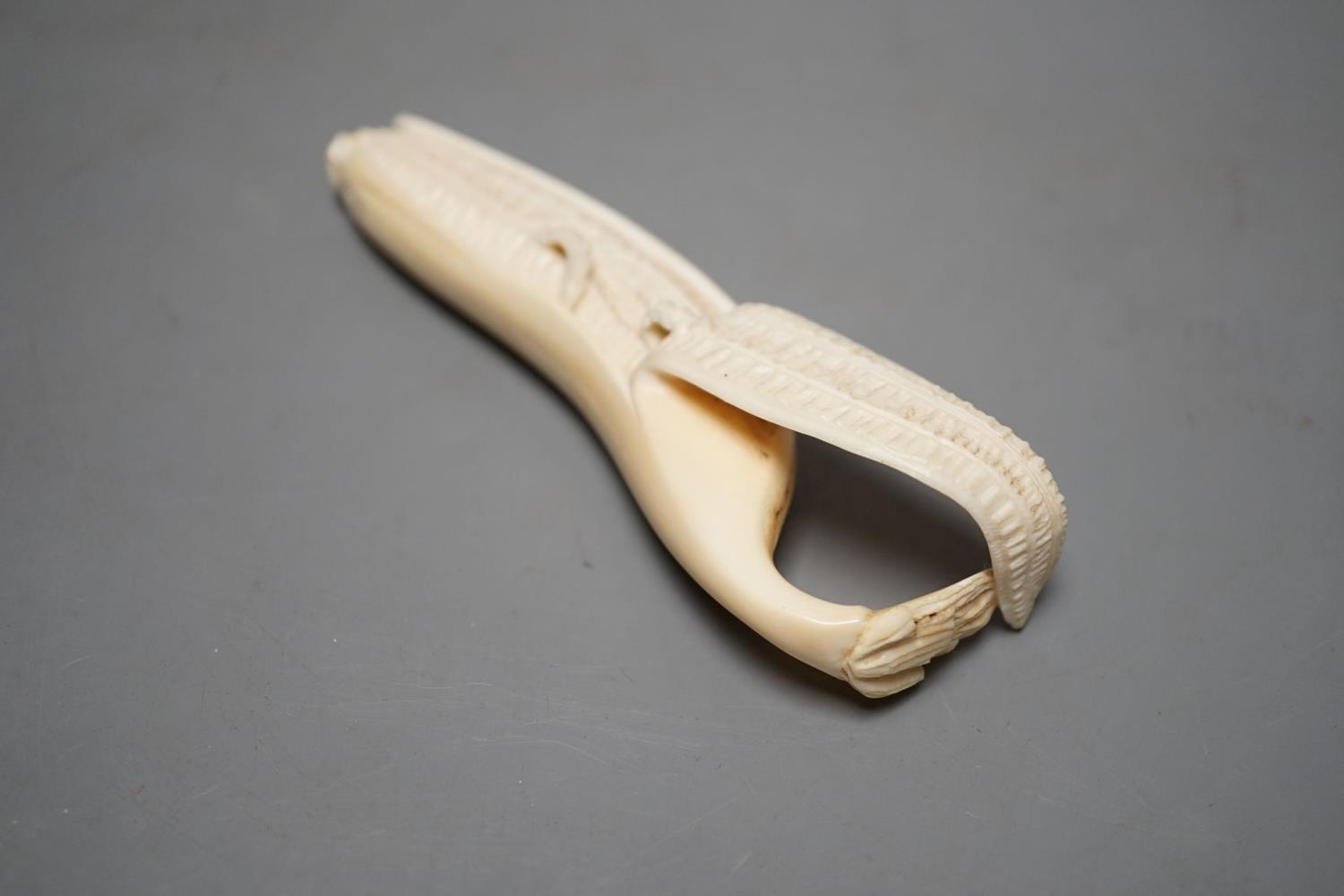 A Japanese ivory model of a banana, Meiji period 12cm - Image 3 of 5