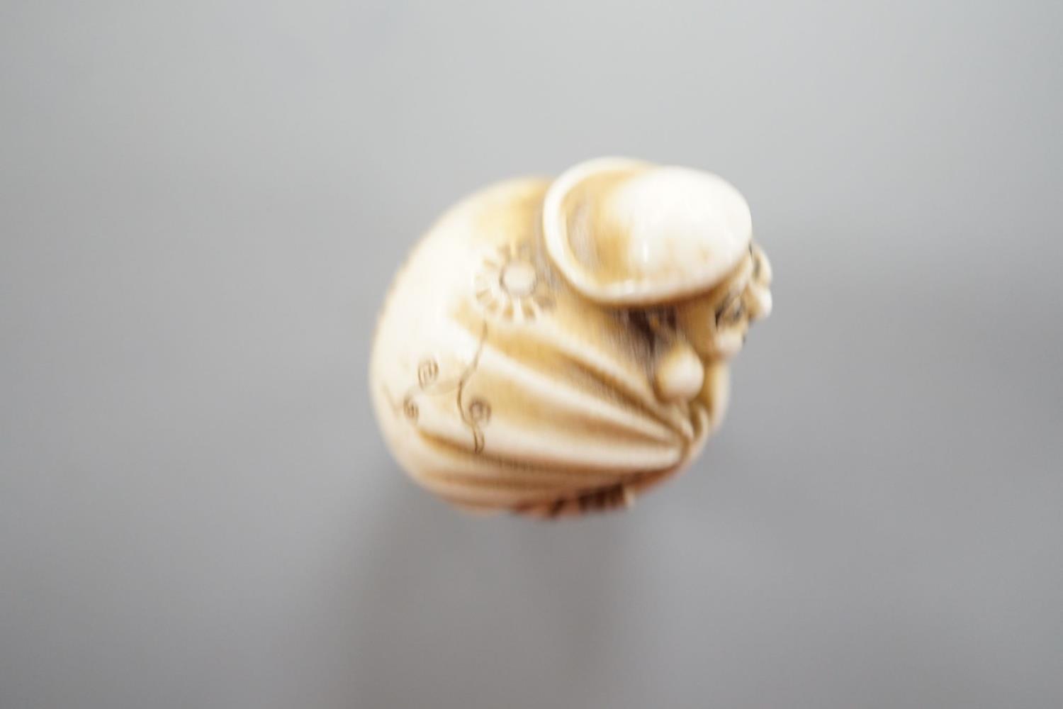 A Japanese ivory netsuke of Daikoku or Ebisu, Meiji period,4 cms high. - Image 5 of 7