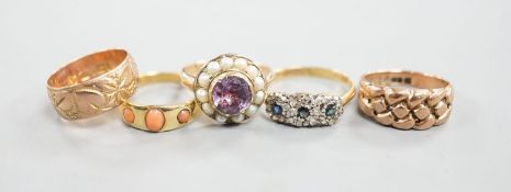 An early 20th century 18ct gold and gypsy set three stone coral ring, size P/Q, a similar sapphire