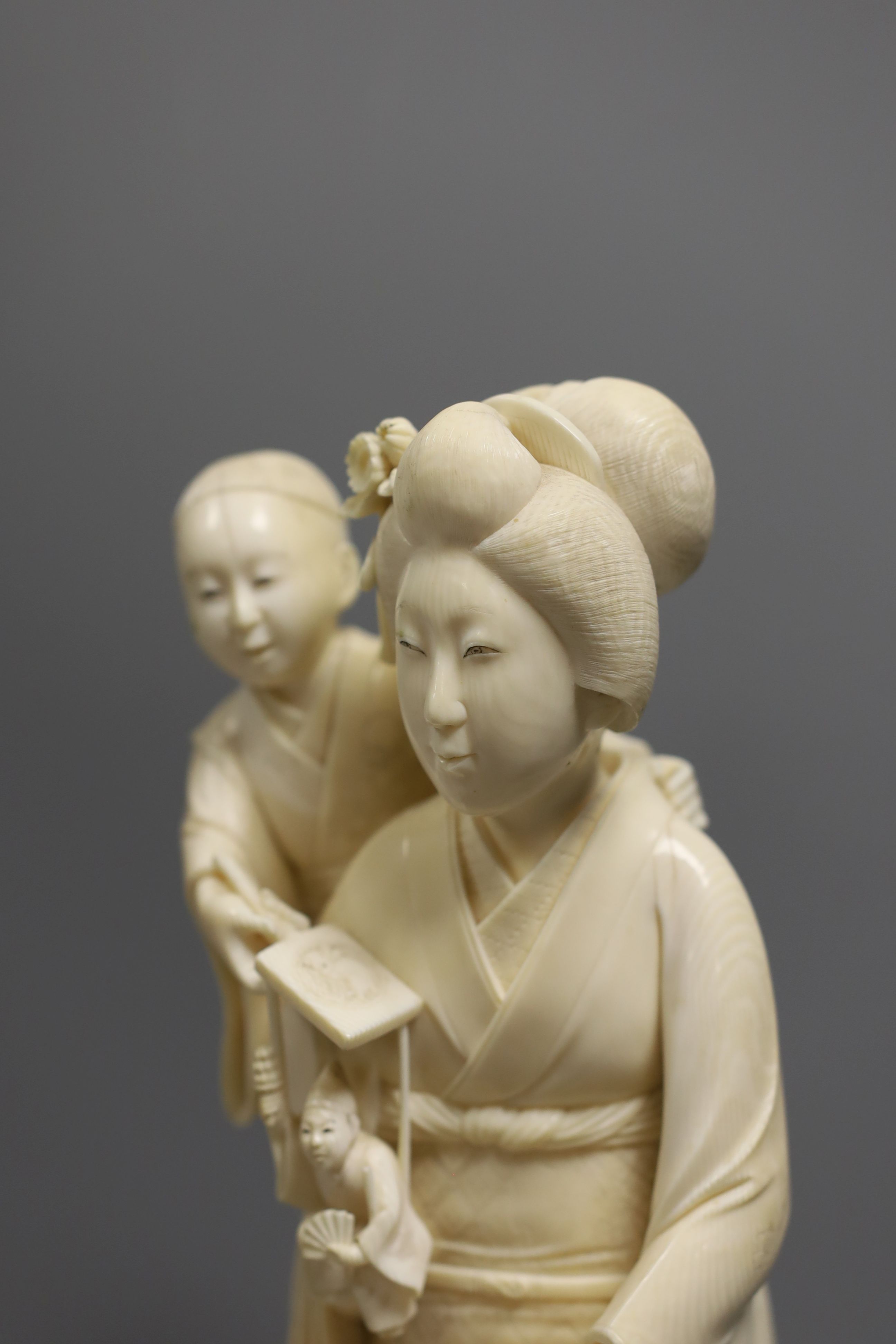 A large Japanese Tokyo School ivory okimono of a lady with child holding a puppet, Meiji period, - Image 2 of 5