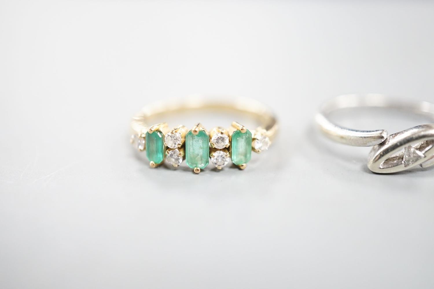A 750 yellow metal, threes tone emerald and six stone diamond chip set half hoop ring, size L, a 750 - Image 3 of 6
