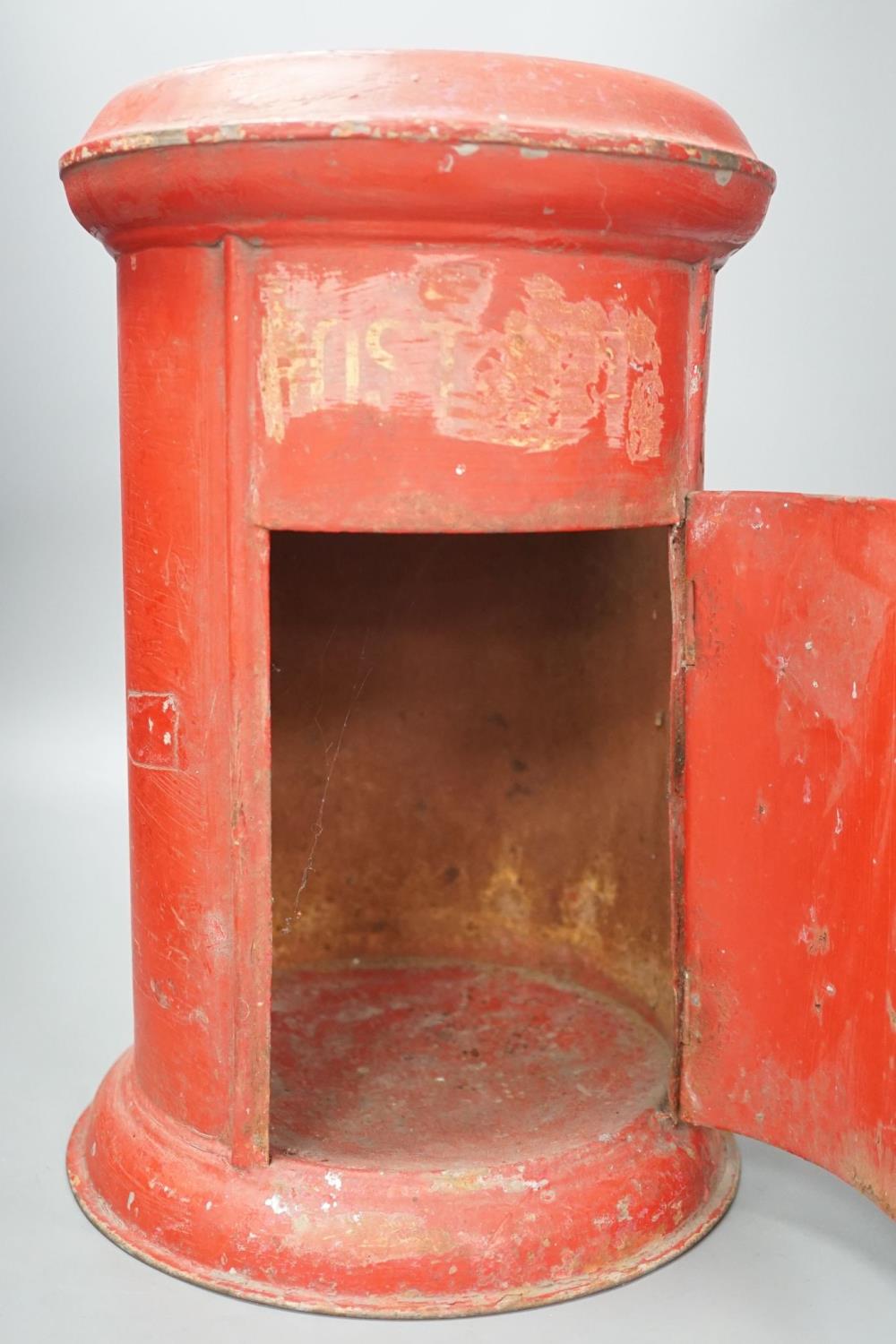 A painted metal country house post box 40cm - Image 6 of 6