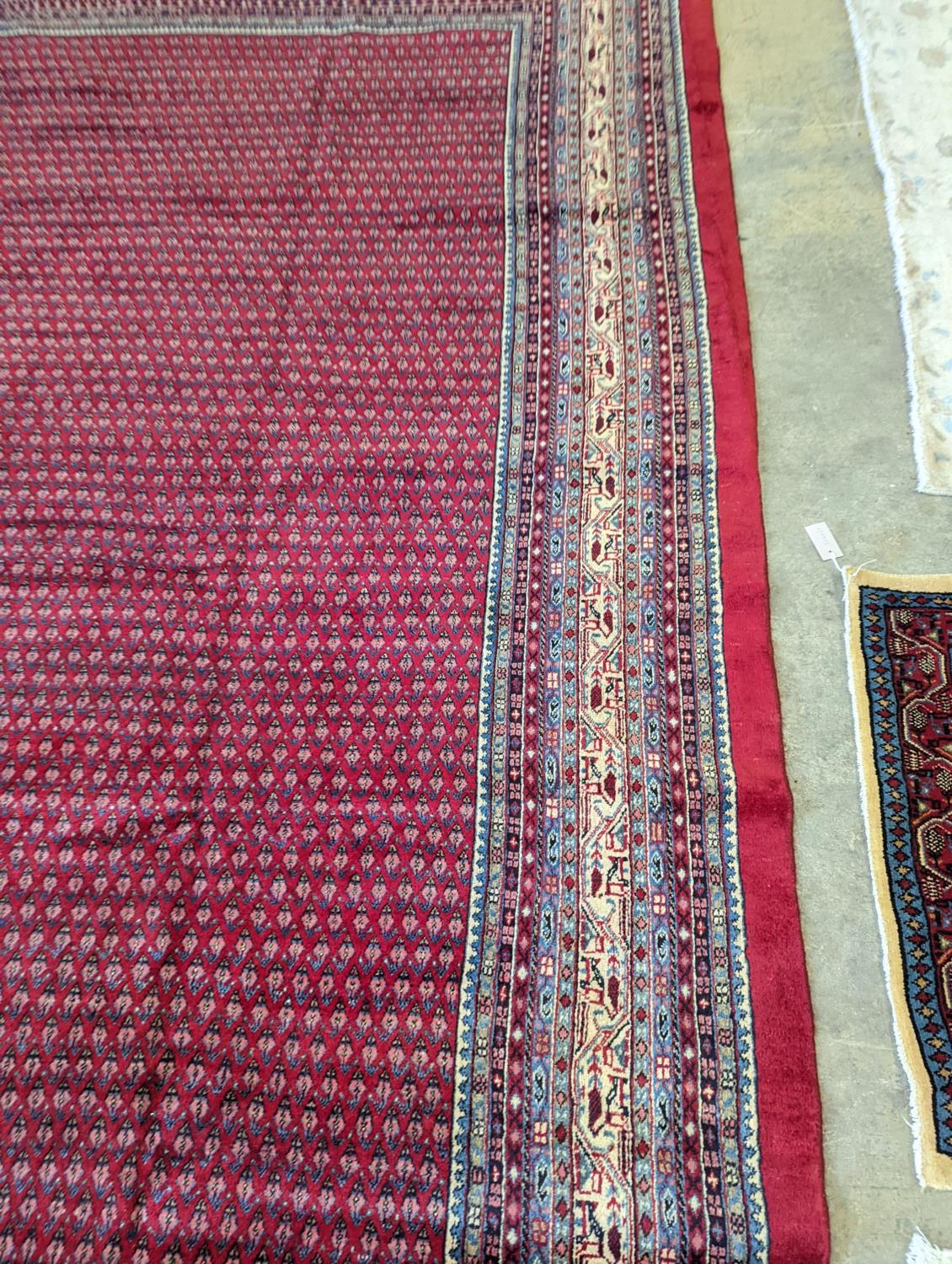 An Araak carpet, 390 x 260cm - Image 8 of 9