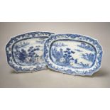 A pair of 18th century Chinese export Blue and white dishes, 27cm