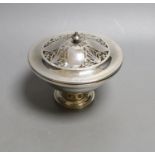 An Edwardian silver pot pourri bowl and cover, Goldsmiths & Silversmiths Co Ltd, with presentation