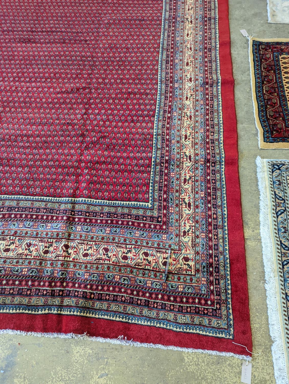 An Araak carpet, 390 x 260cm - Image 7 of 9