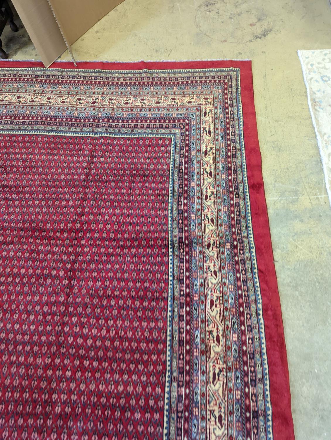 An Araak carpet, 390 x 260cm - Image 9 of 9