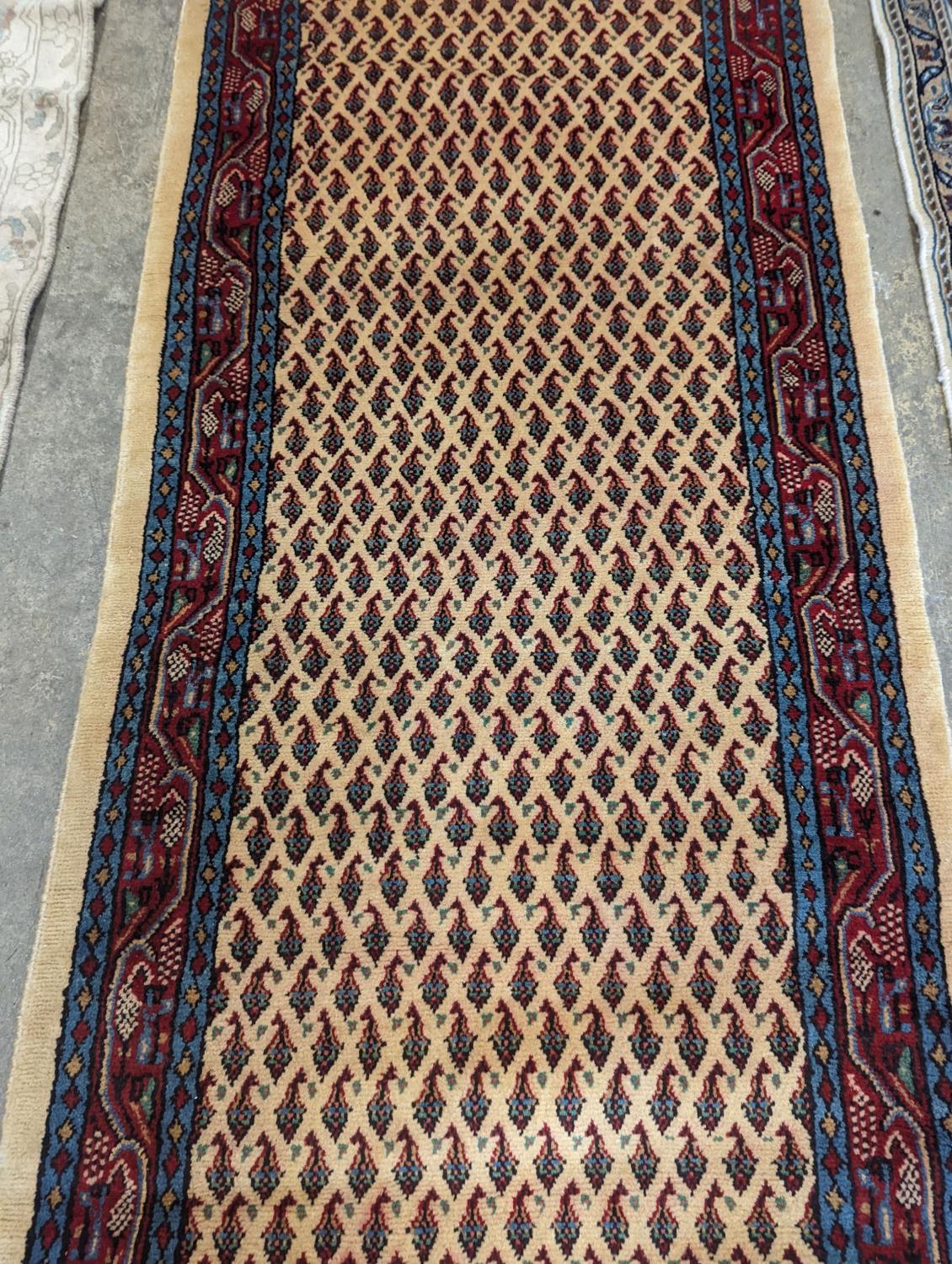 An Araak runner, 320 x 87cm - Image 3 of 10