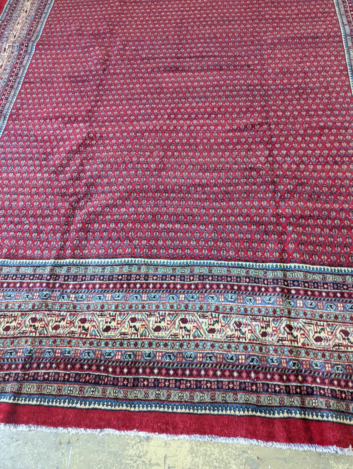 An Araak carpet, 390 x 260cm - Image 6 of 9