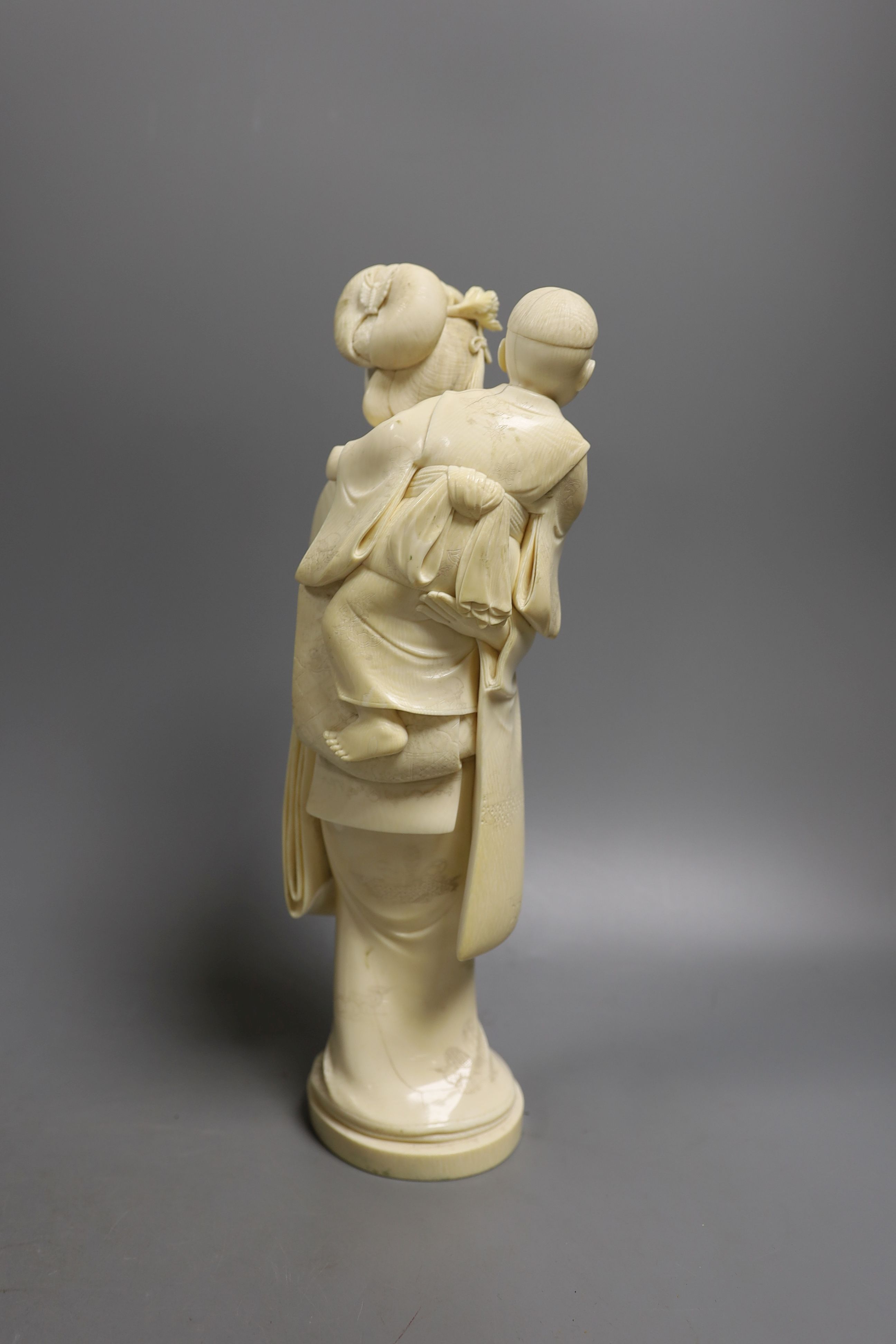 A large Japanese Tokyo School ivory okimono of a lady with child holding a puppet, Meiji period, - Image 4 of 5