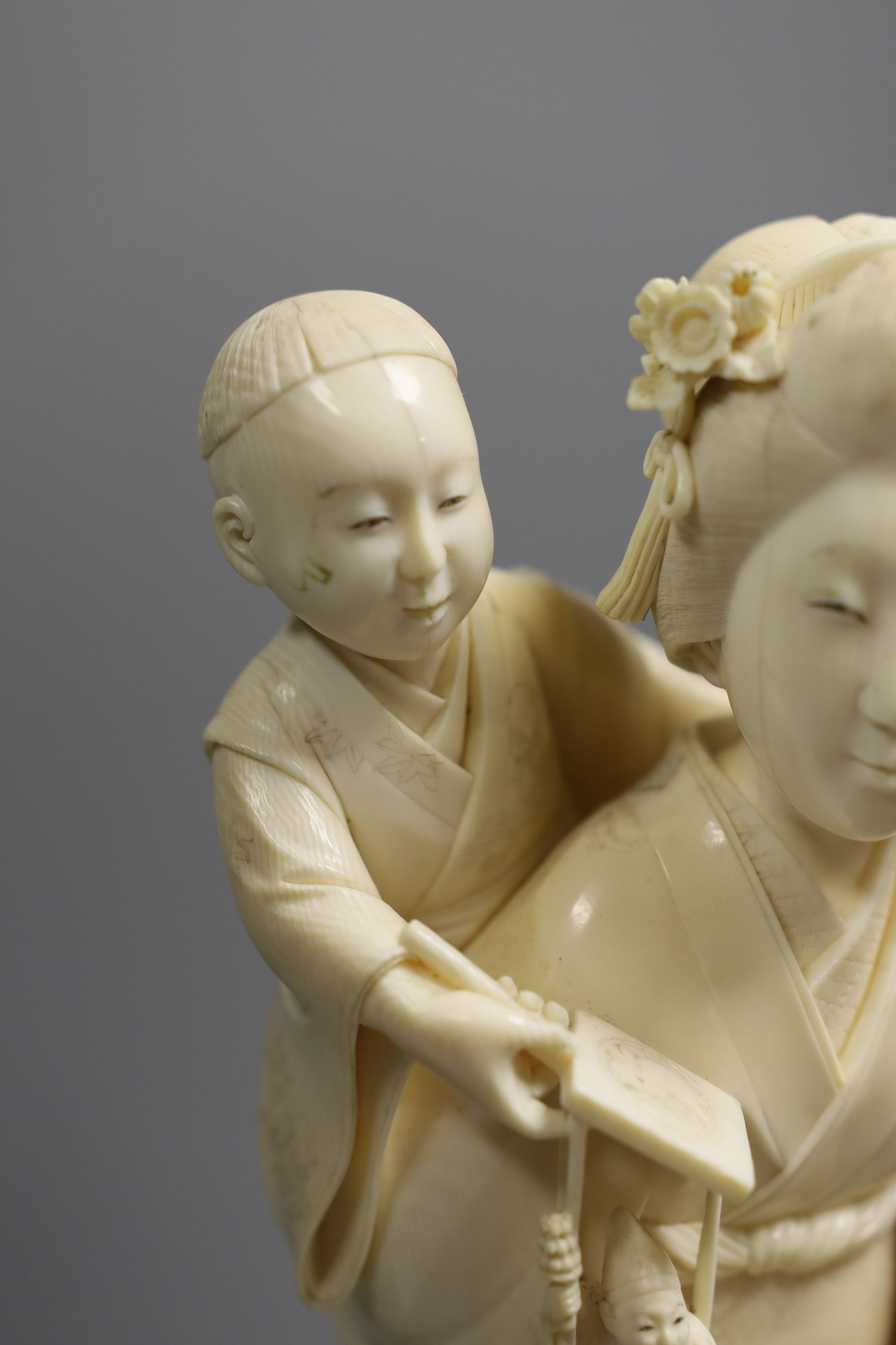 A large Japanese Tokyo School ivory okimono of a lady with child holding a puppet, Meiji period, - Image 3 of 5