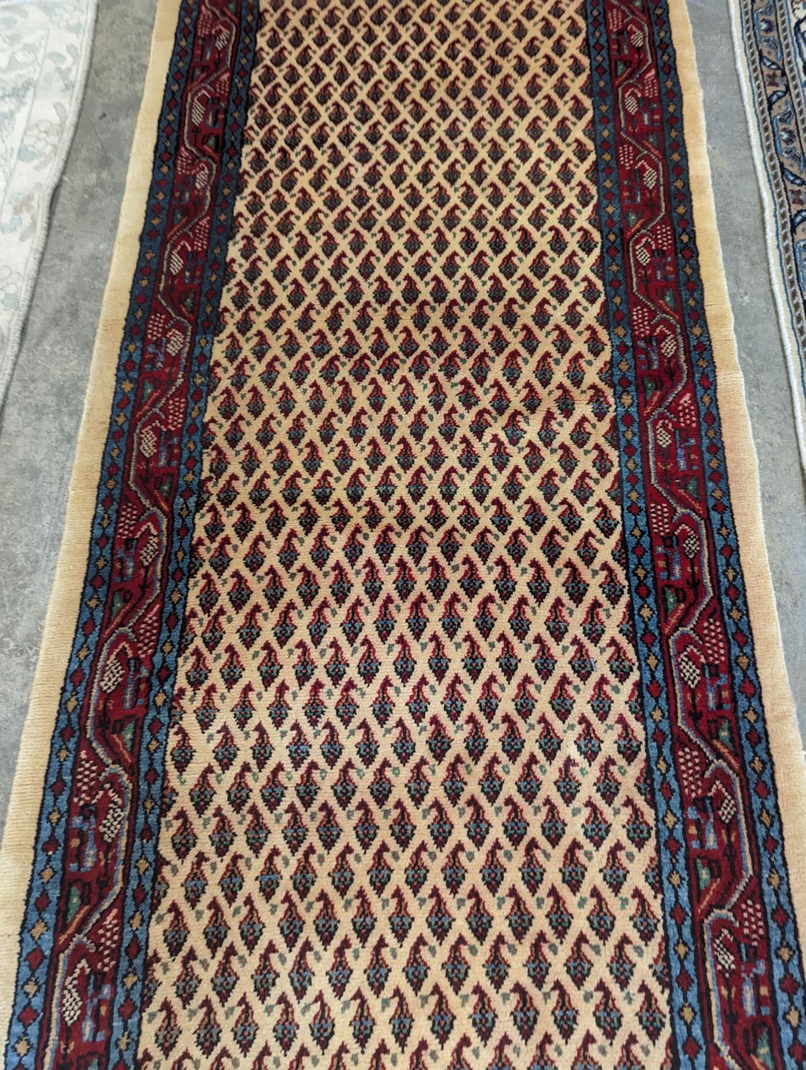 An Araak runner, 320 x 87cm - Image 4 of 10