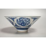 A Chinese blue and white bowl 16.5cm