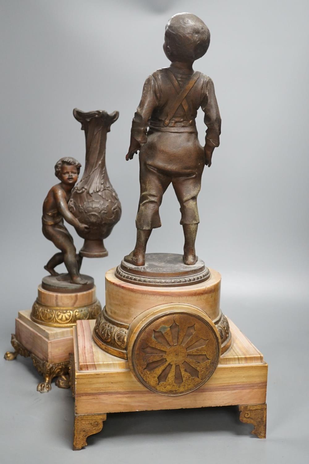 A spelter and marble figural mantel clock and a matching vase 47cm - Image 6 of 8
