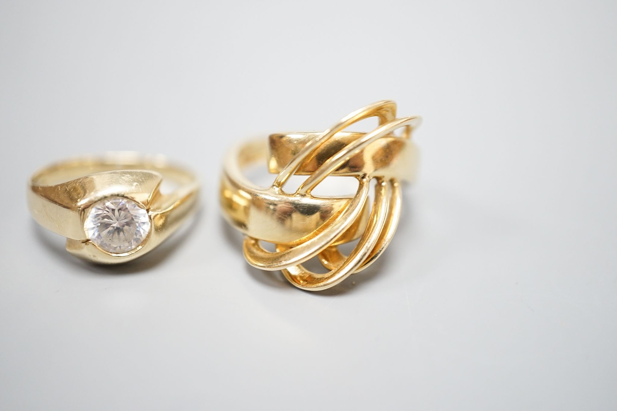 An Italian 750 scroll ring, size P, 5.5 grams and a 585 and white stone ring, gross 3.9 grams. - Image 4 of 5