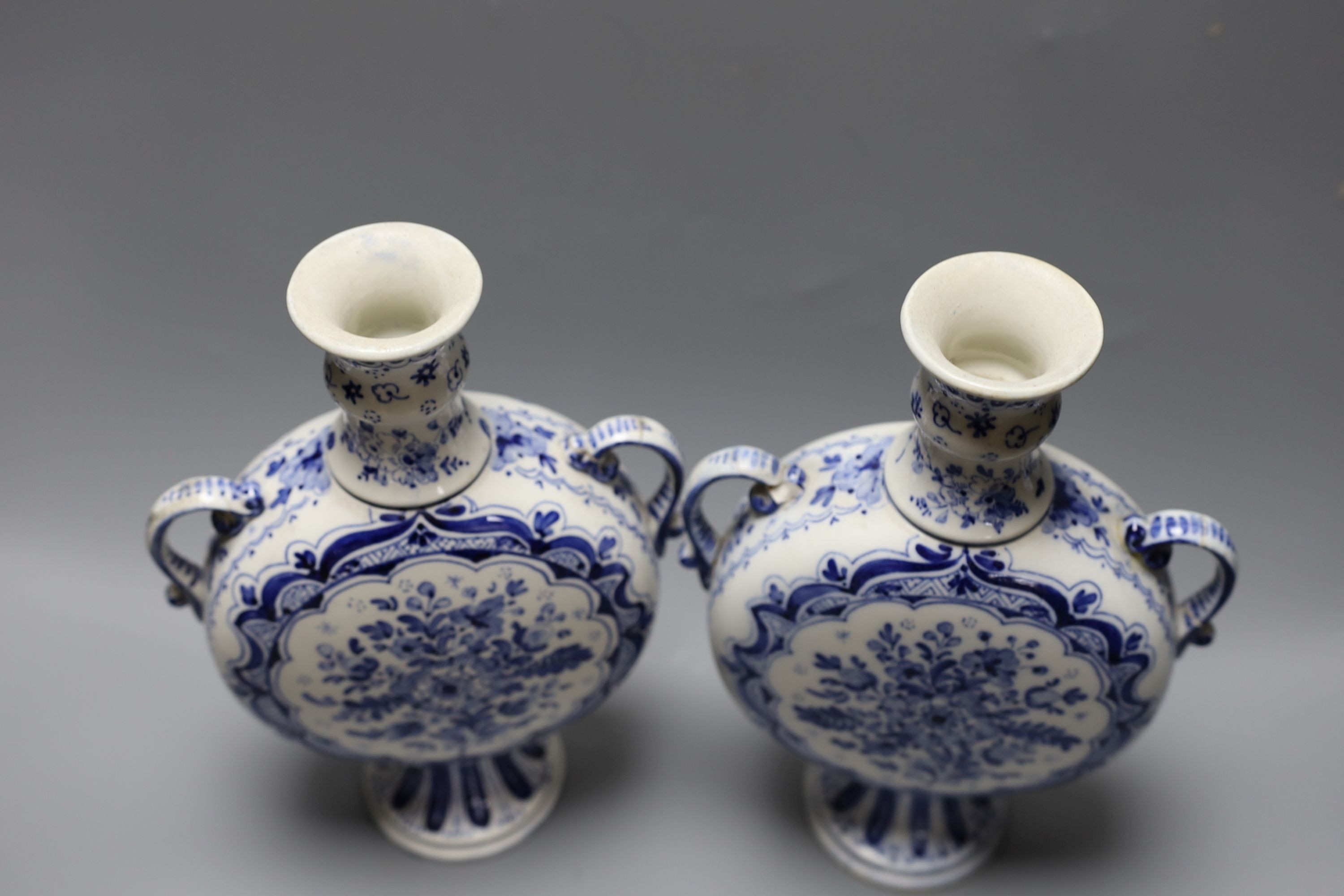 A pair of 19th century Delft vases 26cm - Image 3 of 4