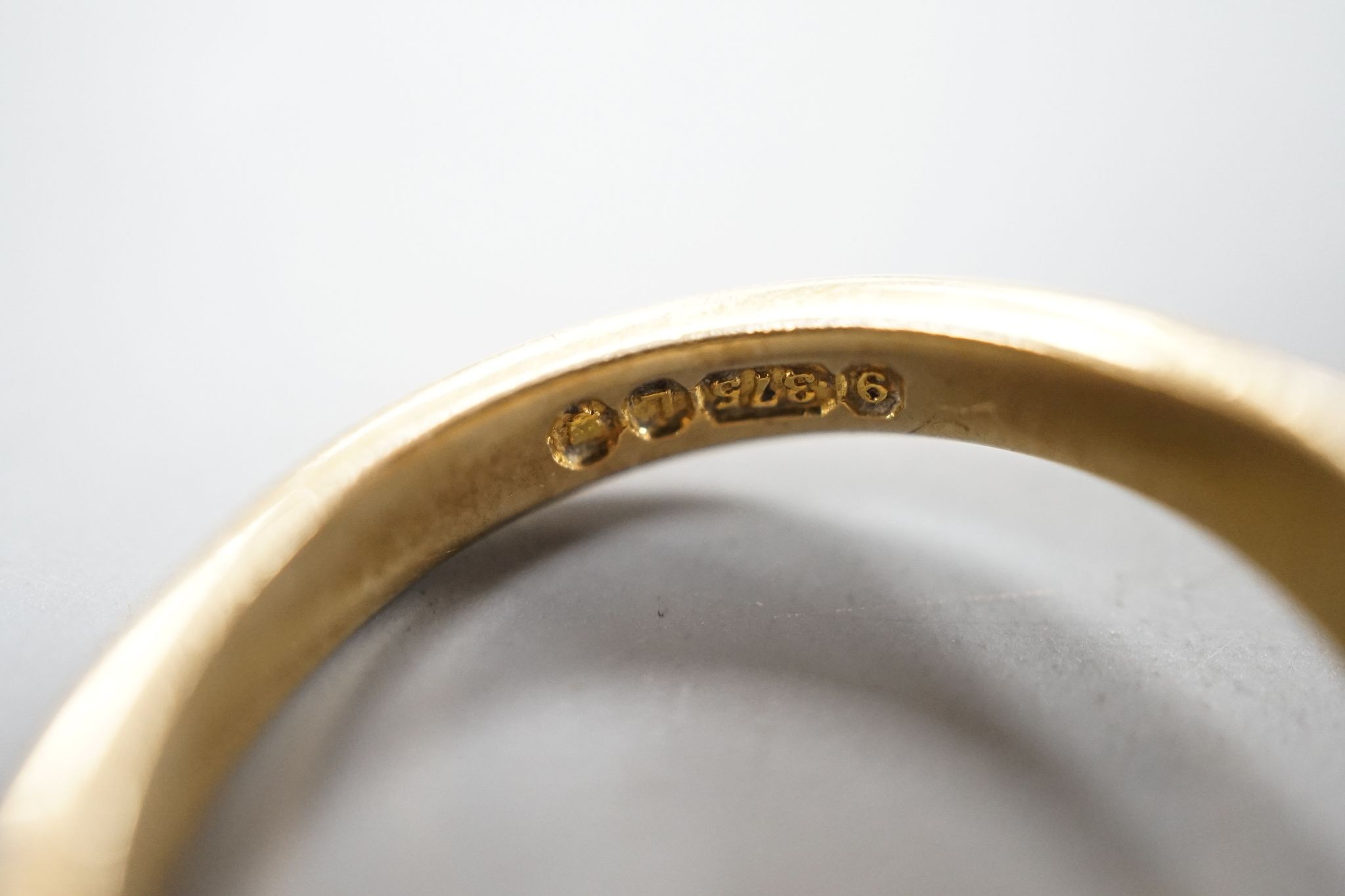 Two 9ct gold signet rings, both with engraved monograms, sizes R/S & S, gross 14.7 grams. - Image 7 of 9