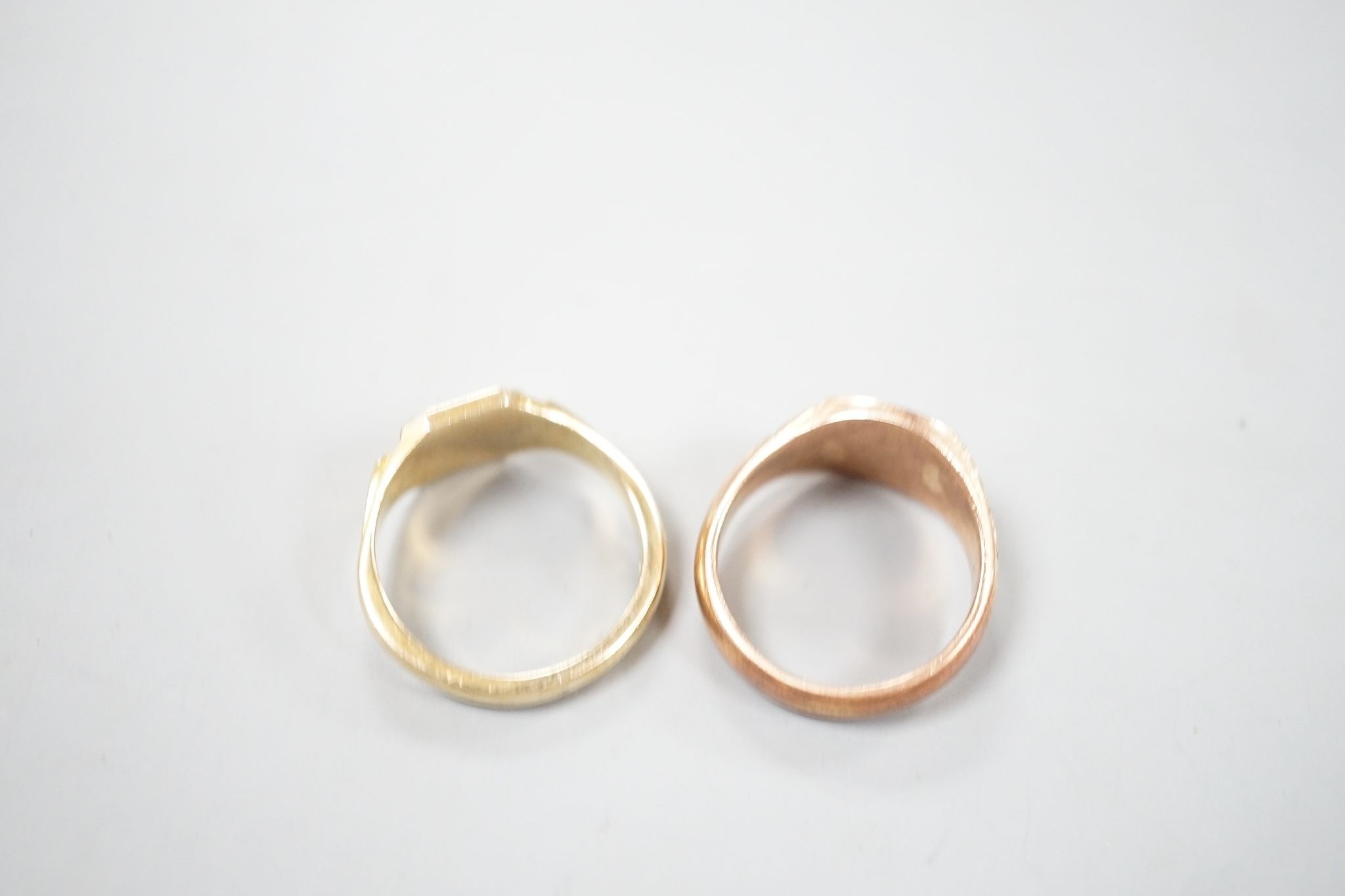 Two 9ct gold signet rings, both with engraved monograms, sizes R/S & S, gross 14.7 grams. - Image 8 of 9