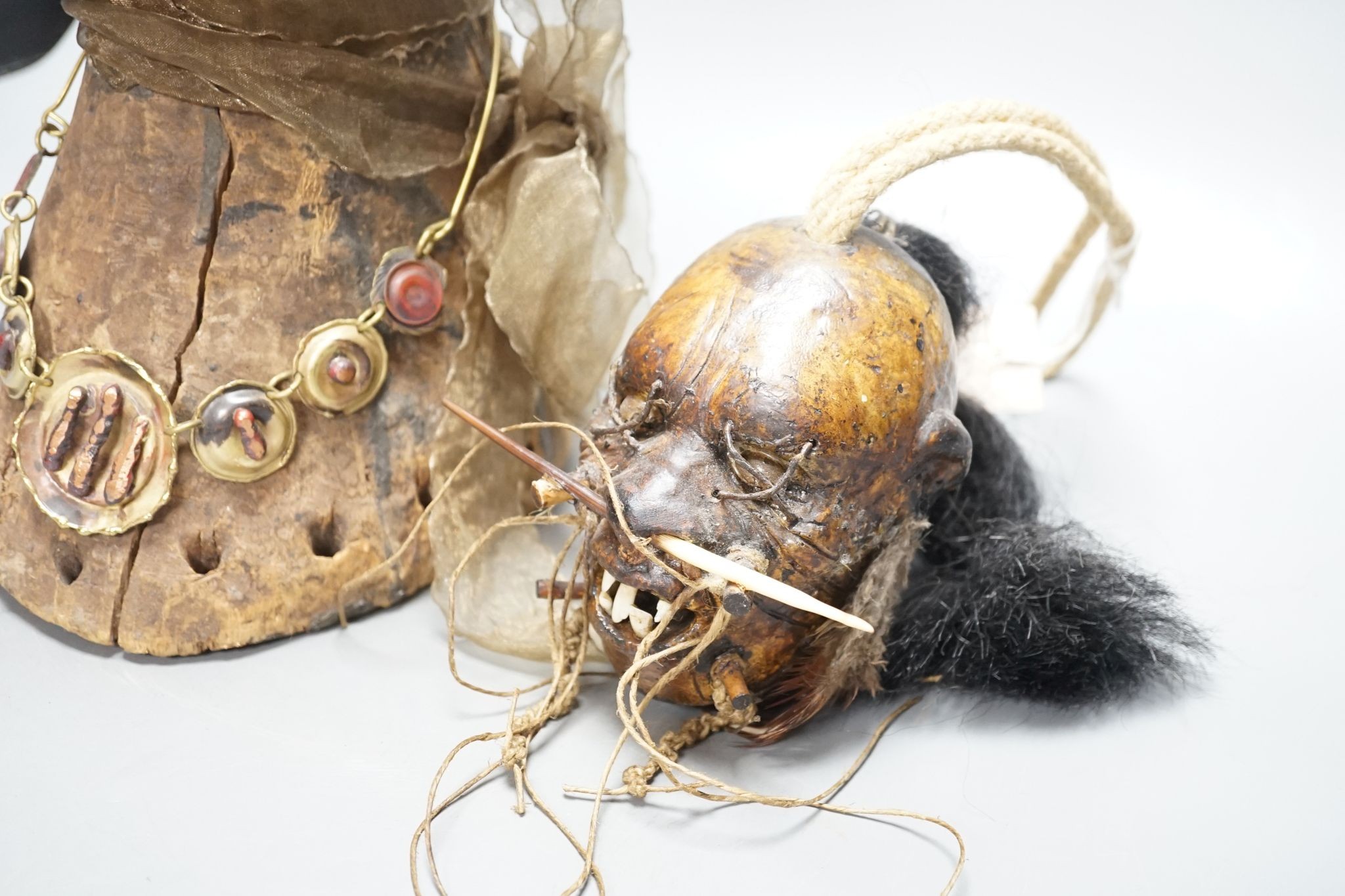 An African tribal carving, 31cm and a pottery model of a shrunken head - Image 6 of 6