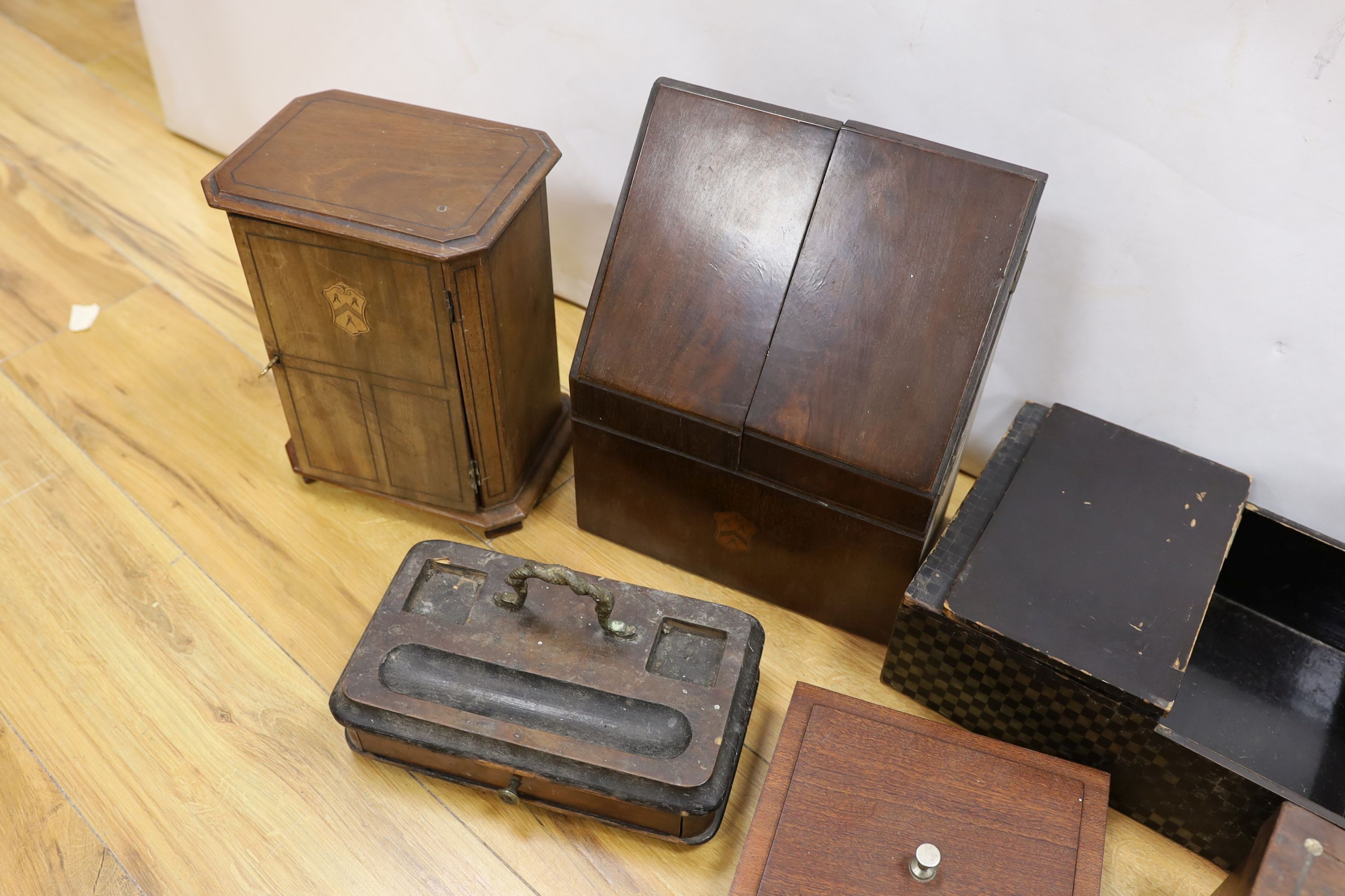 An inlaid miniature linen press, Japanese lacquer box, a stationary box and tea caddy etc (7 items - Image 6 of 6