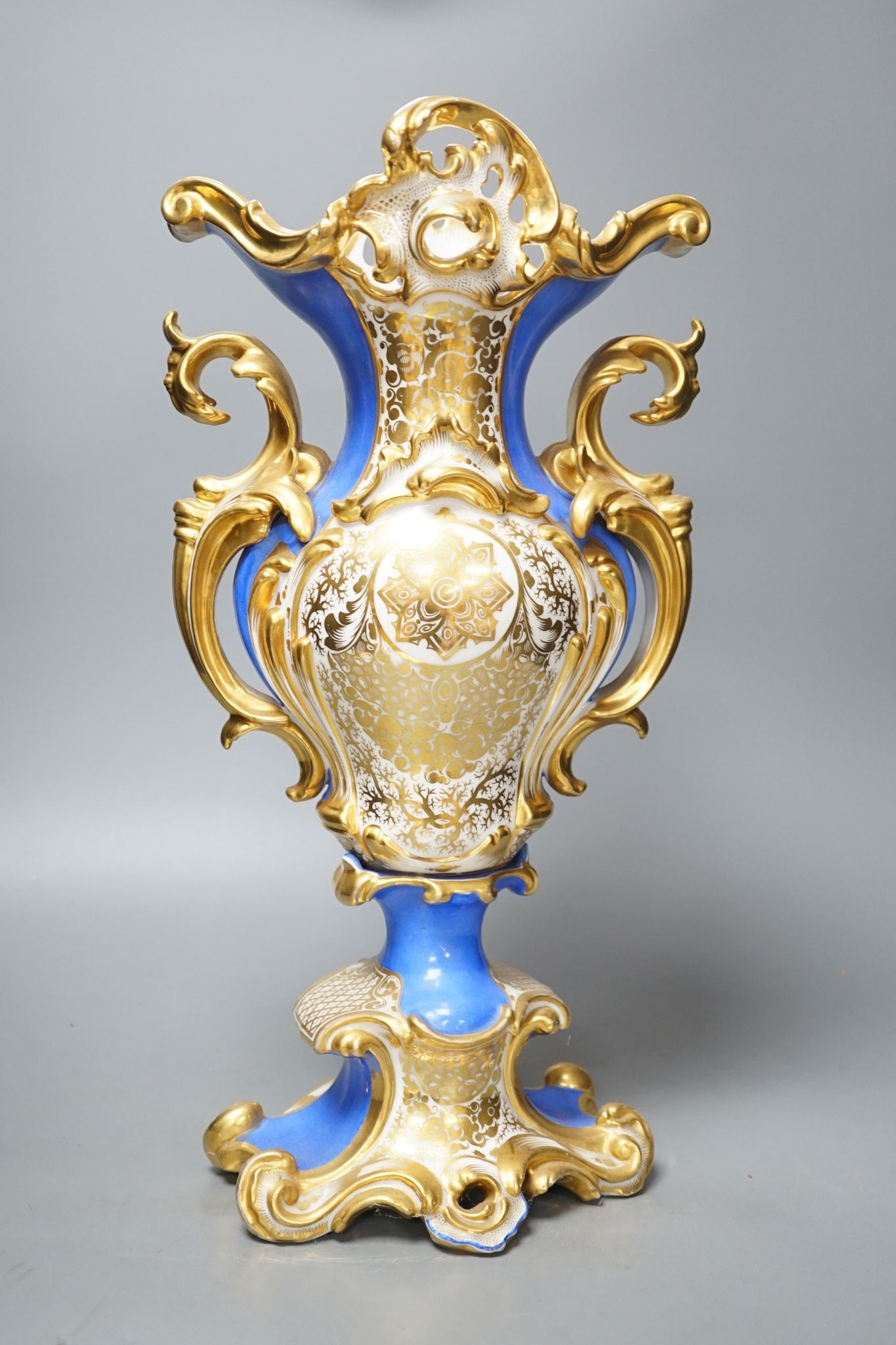 An early 19th century Paris porcelain vase in Feuillet style painted with a folly 44cm - Image 4 of 5
