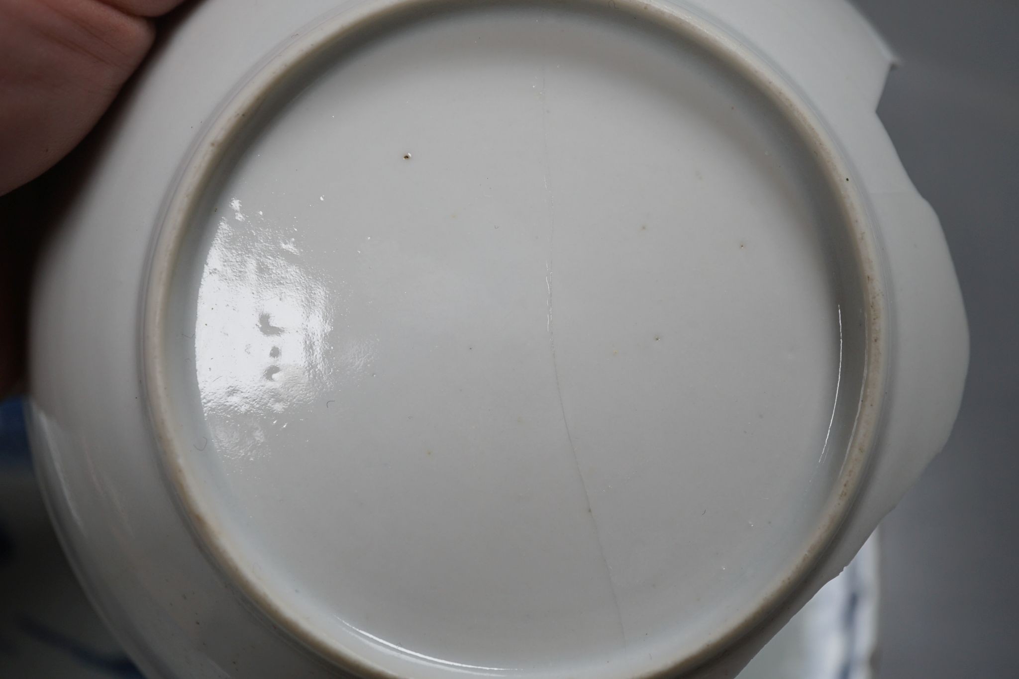 A Chinese blue and white plate, 23.5 cm, a similar tea bowl and saucer, a saucer and a white glaze - Image 7 of 10