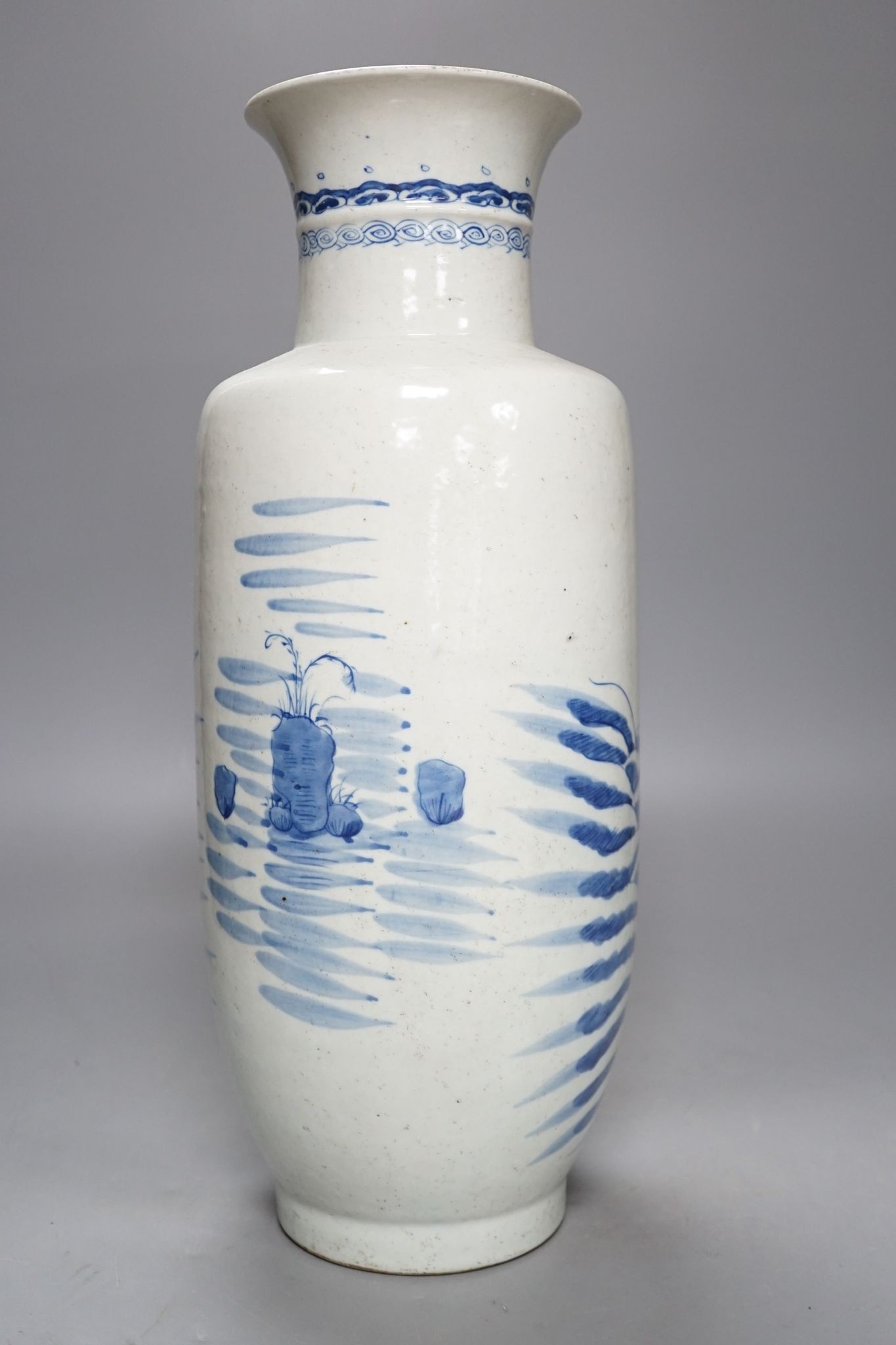 A Chinese blue and white rouleau vase, 42 cm - Image 4 of 5
