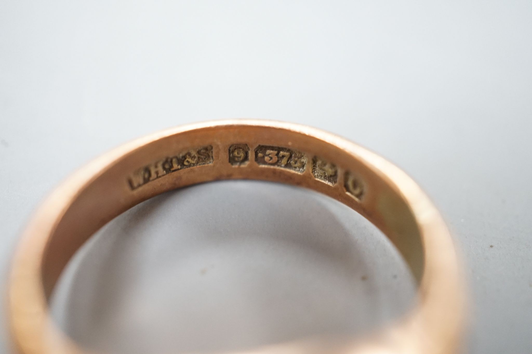 Two 9ct gold signet rings, both with engraved monograms, sizes R/S & S, gross 14.7 grams. - Image 6 of 9