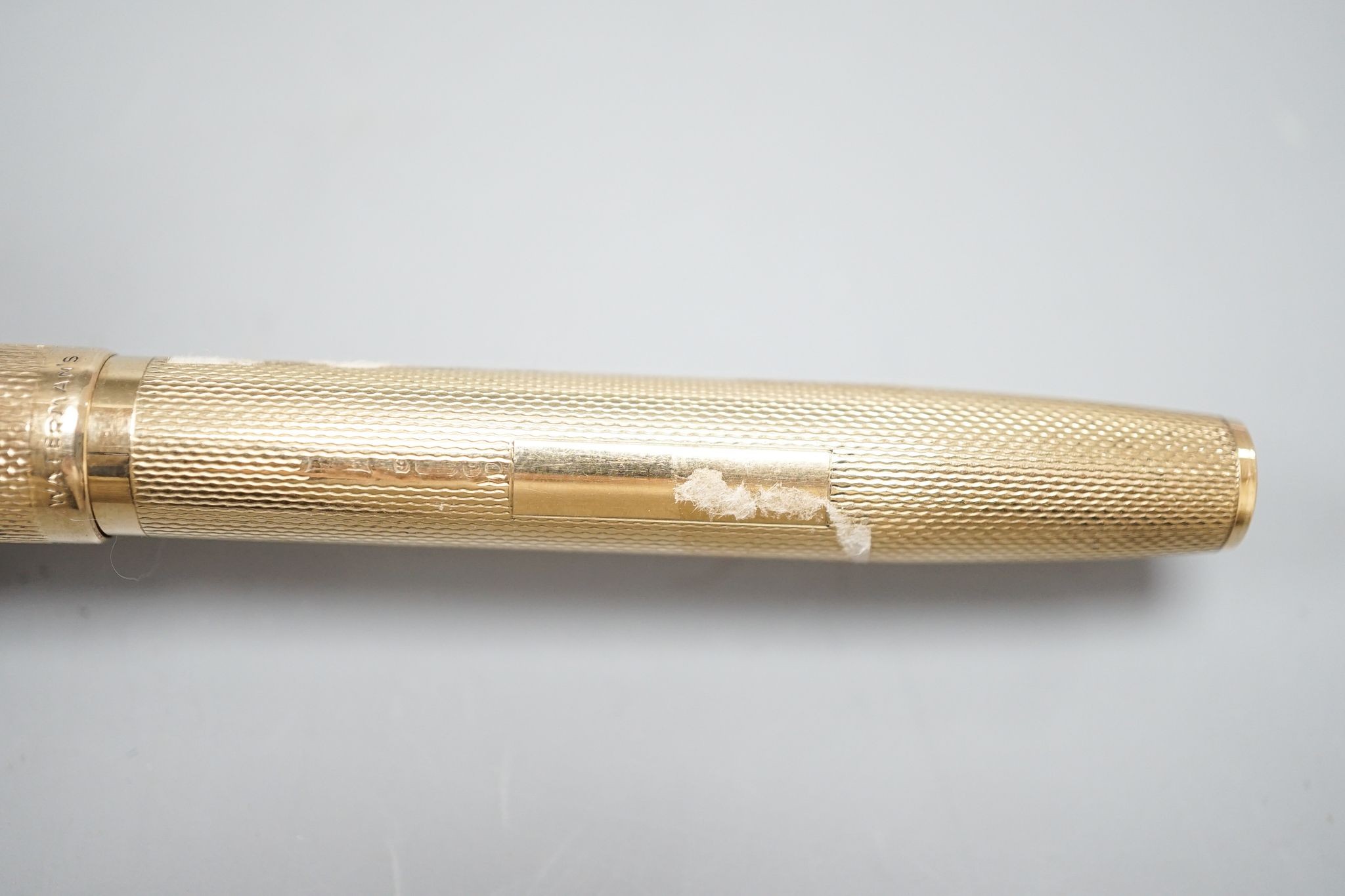 A 1940's Waterman's engine turned 9ct gold cased fountain pen, 12.9cm,gross weight 25.1 grams. - Image 2 of 5