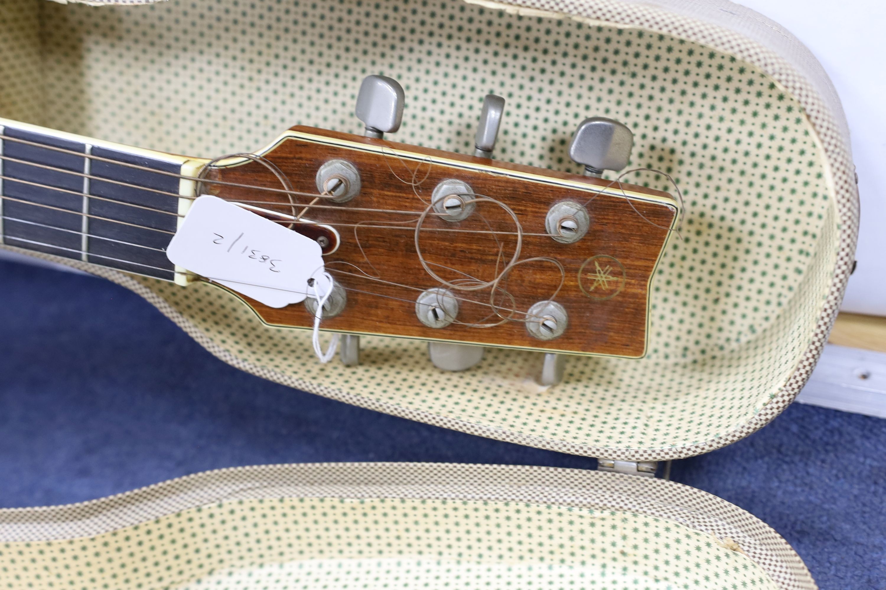 A Yamaha FG-700 acoustic guitar in hard case - Image 3 of 3