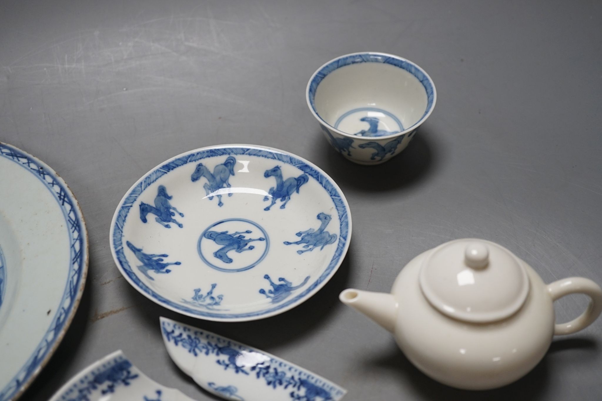 A Chinese blue and white plate, 23.5 cm, a similar tea bowl and saucer, a saucer and a white glaze - Image 4 of 10