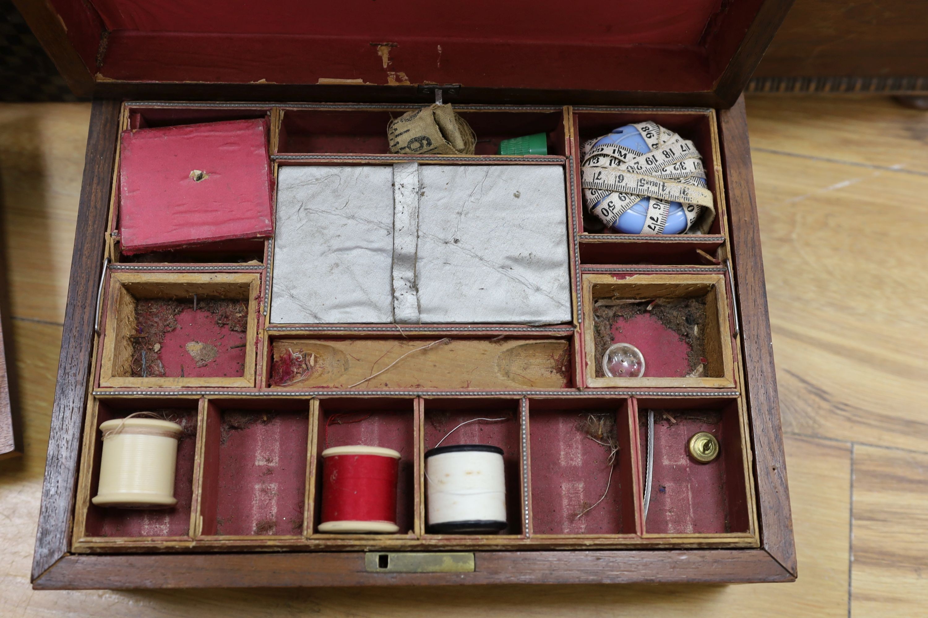 An inlaid miniature linen press, Japanese lacquer box, a stationary box and tea caddy etc (7 items - Image 5 of 6