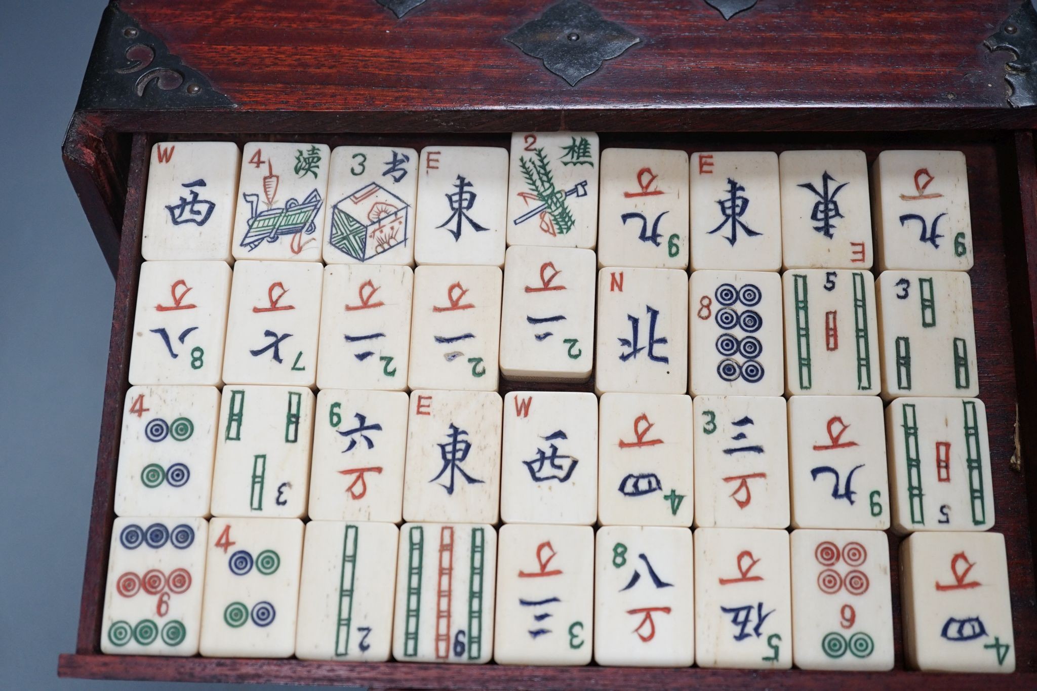 A MahJong set and a Chinese brass mounted card case.MahJong set, 15.5 cms high x 23.5 cms wide. - Image 12 of 12
