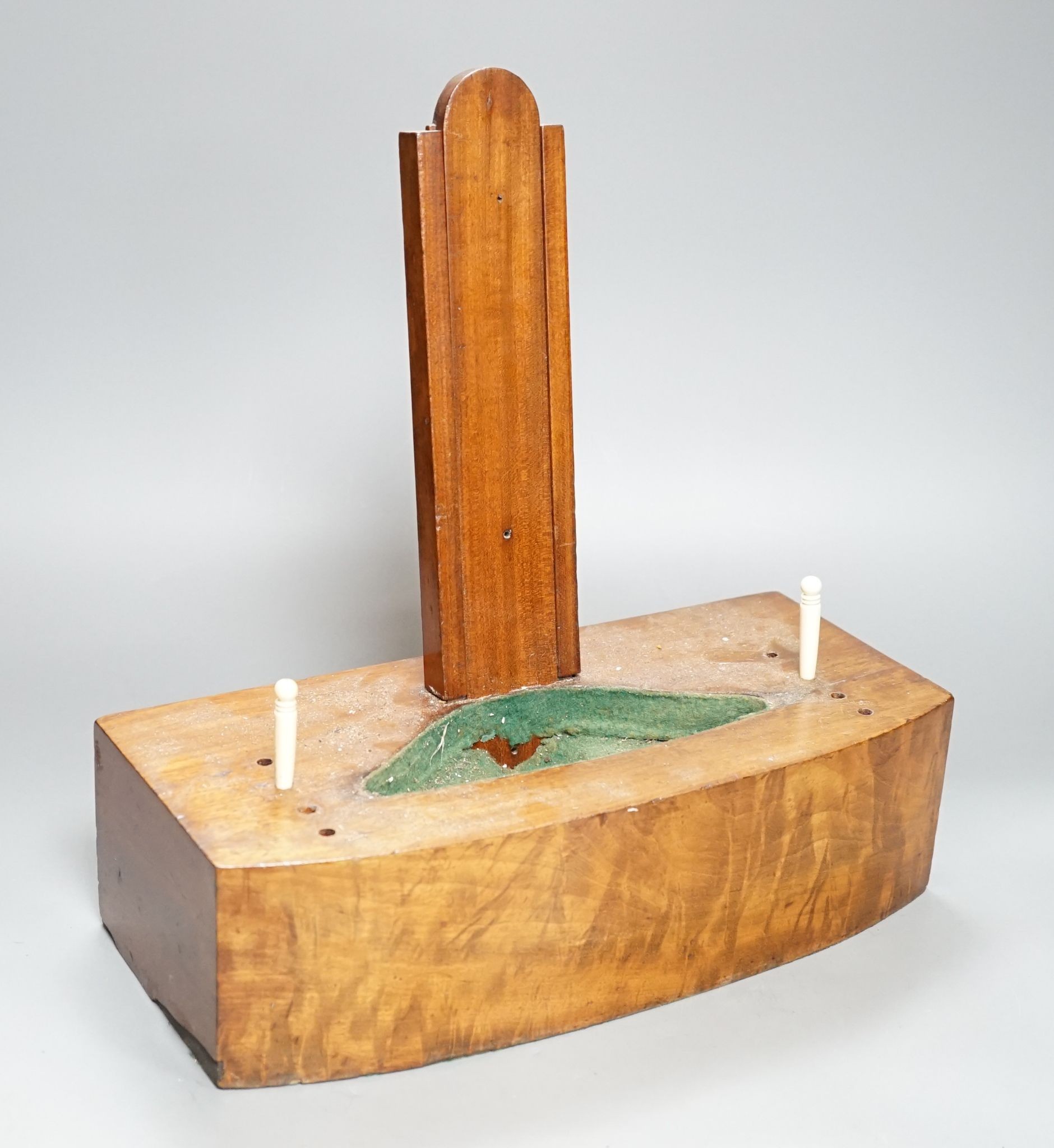 A 19th century mahogany dish stand 37cm - Image 2 of 3