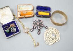 Mixed jewellery etc. including cultured peal necklace, 9ct gold ring and a lady's 9ct wrist watch.